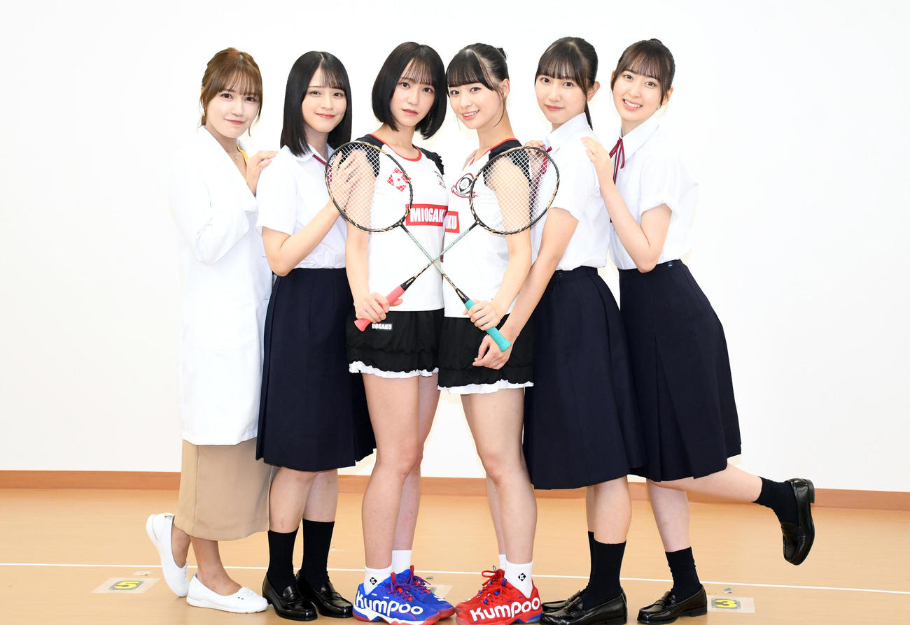 ABCのスペシャルドラマ「もしも、この気持ちを恋と呼ぶなら…。」に出演する、左から諸橋沙夏、佐々木舞香、野口衣織、冨田菜々風、蟹沢萌子、川中子奈月心（撮影・大友陽平）