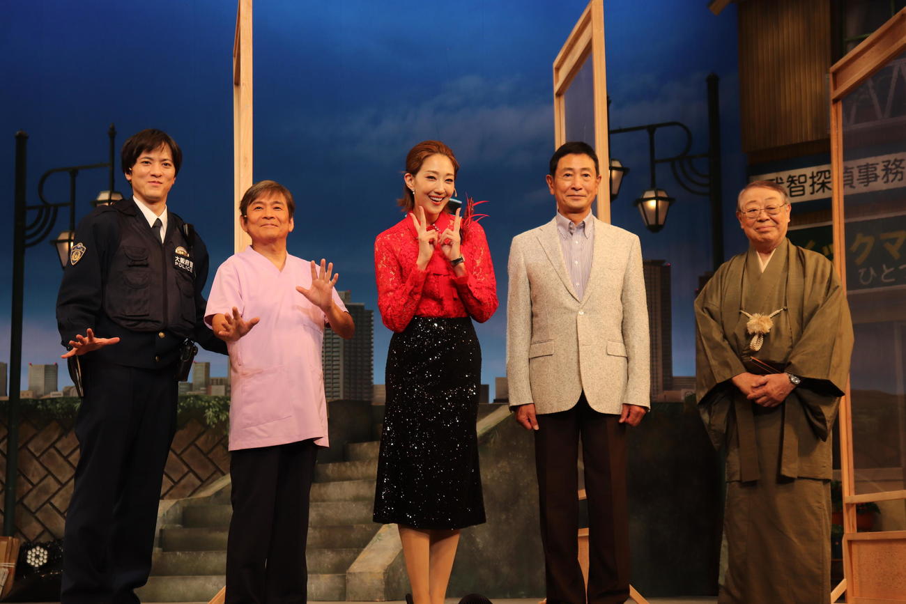 取材会に登壇した左から松島庄汰、内場勝則、紅ゆずる、三田村邦彦、江口直彌（撮影・竹本穂乃加）