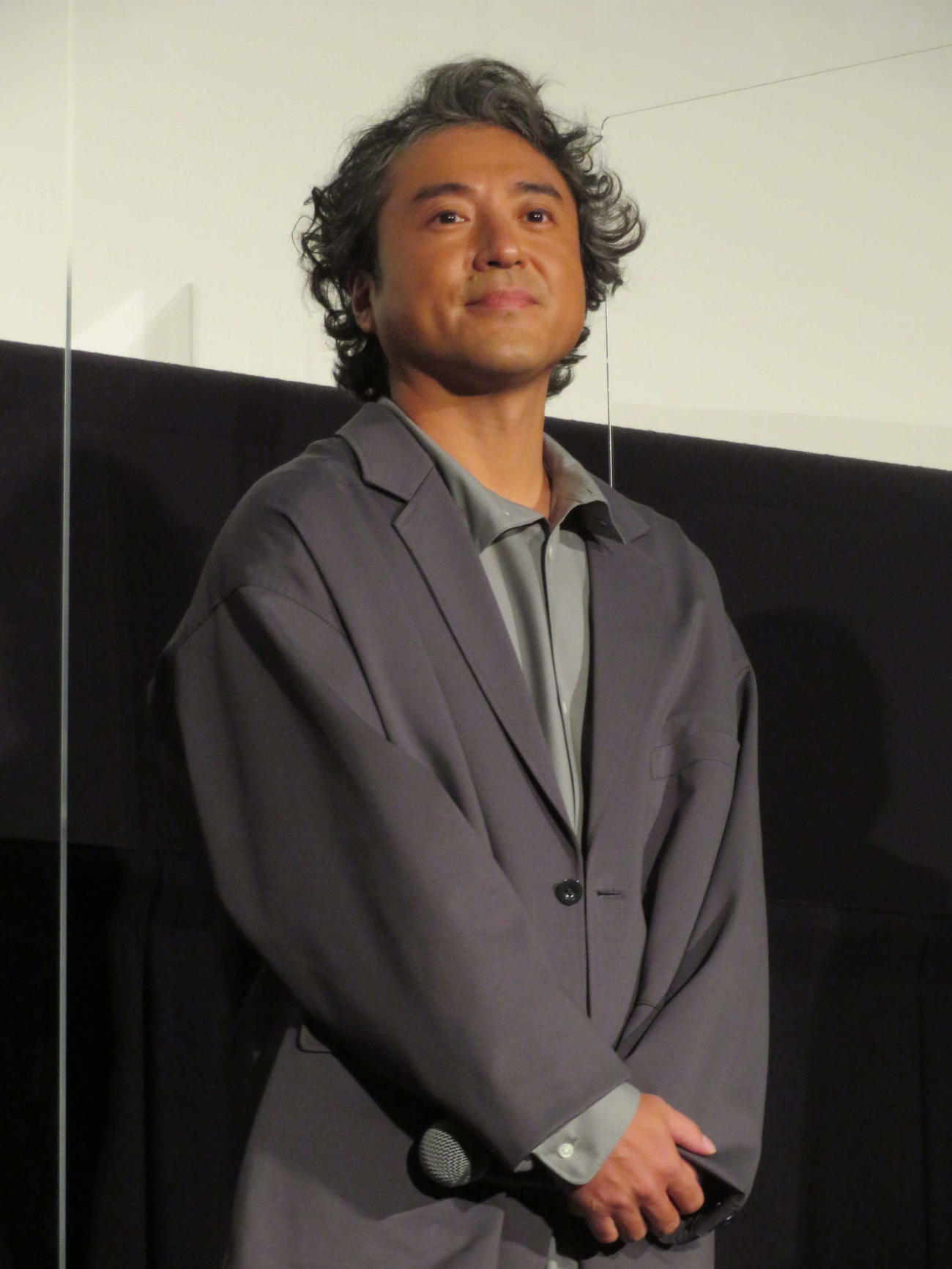 映画「川っぺりムコリッタ」公開記念舞台あいさつに登壇したムロツヨシ（撮影・村上幸将）