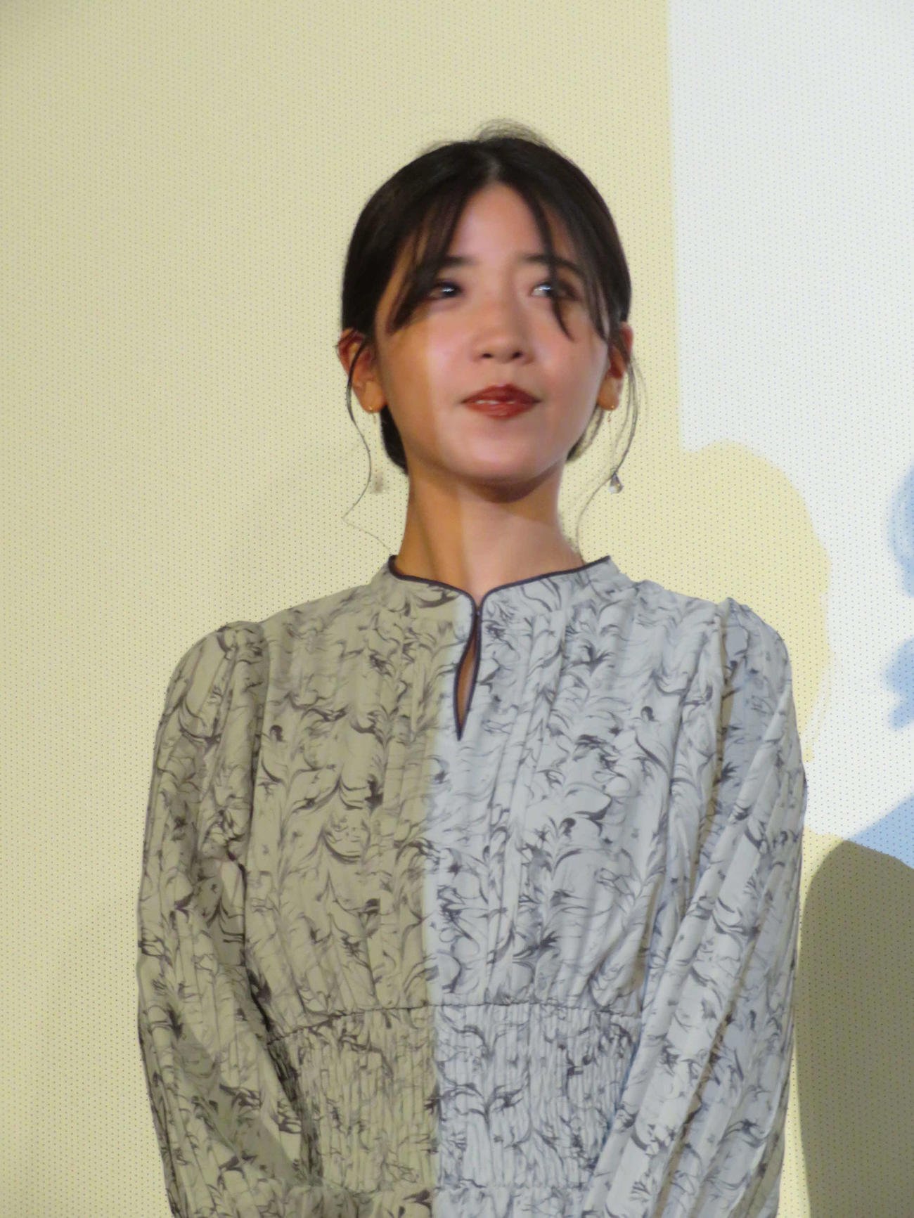 「日活ロマンポルノ」50周年記念プロジェクト「手」公開記念舞台あいさつで涙ぐむ大渕夏子（撮影・村上幸将）