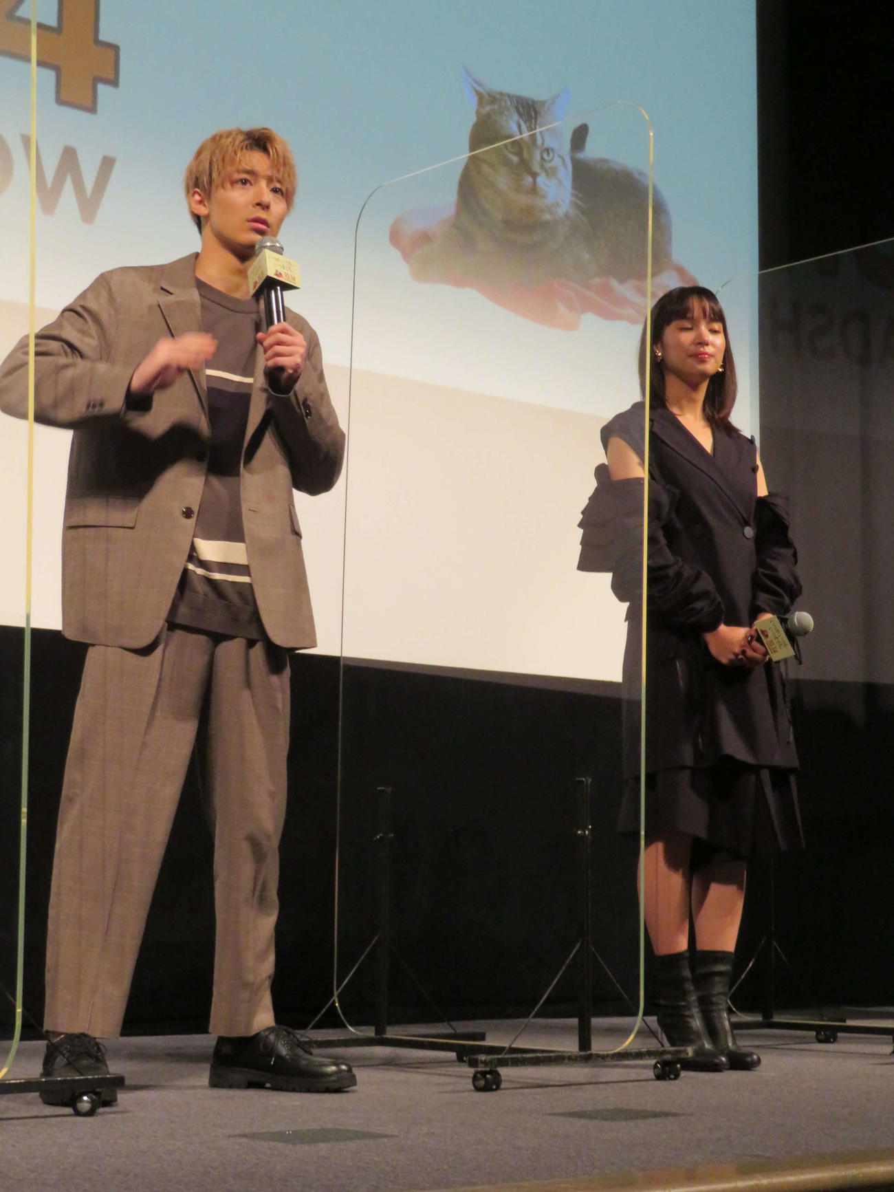 映画「いつか、いつも……いつまでも。」完成披露試写会に登壇した高杉真宙と関水渚（撮影・村上幸将）