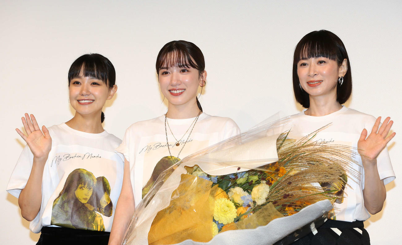映画「マイ・ブロークン・マリコ」の公開直前イベントに登壇した、左から奈緒、永野芽郁、タナダユキ監督（撮影・星夏穂）