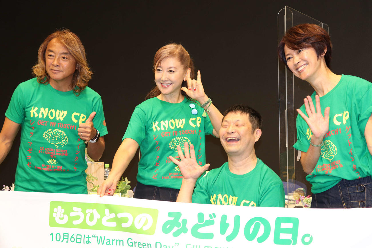 記者発表会で笑顔の左から、北澤豪氏、東ちづる、玉木幸則氏、有森裕子氏（撮影・加藤理沙）