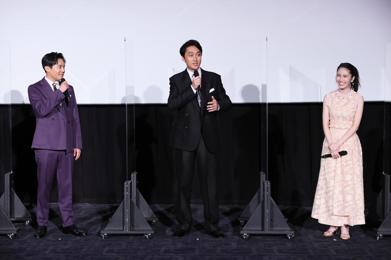 結婚式について語る、左から小出恵介、渡辺大、新実芹菜（撮影・足立雅史）