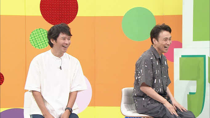 千葉テレビ「白黒アンジャッシュ」でバカリズムと語り合う、アンジャッシュ渡部建（左）と児嶋一哉、(C)チバテレ