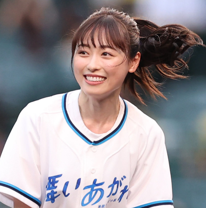 始球式を務める、NHK連続テレビ小説「舞いあがれ！」ヒロインの福原遥（2022年9月2日撮影）