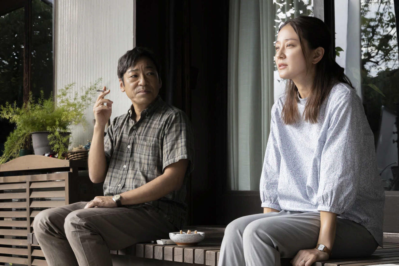 サンセバスチャン映画祭でワールドプレミア上映された香川照之主演映画「宮松と山下」の1シーン(C)2022『宮松と山下』製作委員会