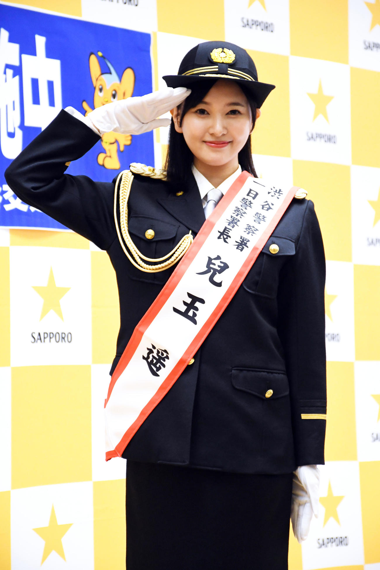 渋谷署一日署長として交通安全を呼びかけた兒玉遥（撮影・大友陽平）
