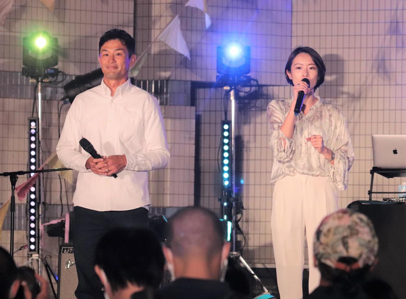 「PEACE DAY2022＠代々木公園」でトークステージに登壇した元ラグビー日本代表主将の広瀬俊朗氏（左）と平原依文氏（撮影・藤塚大輔）