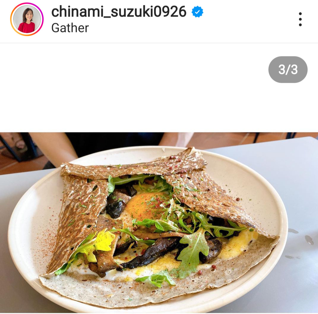 シンガポールのカフェでのクレープをアップした鈴木ちなみ（インスタグラムより）