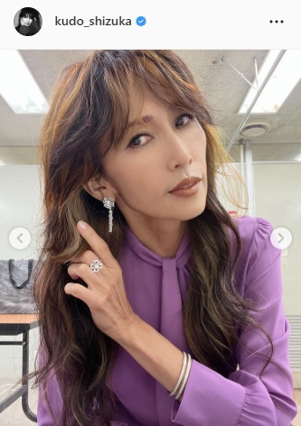ブルガリのジュエリーを身に着けた工藤静香（工藤静香のインスタグラムより）