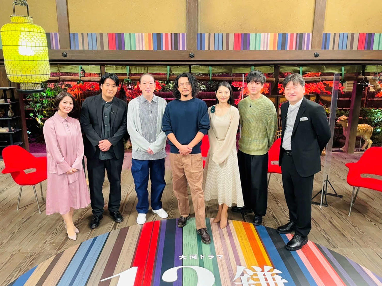 NHK大河ドラマ「鎌倉殿の13人」トークスペシャルに出演する、左から杉浦友紀アナウンサー、佐久間宣行氏、坂東彌十郎、小栗旬、小池栄子、坂口健太郎、佐藤二朗