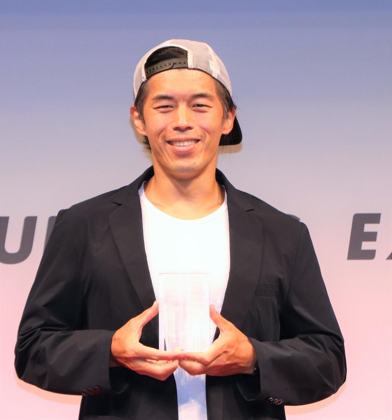 「第4回　Influencer’s EXPO 2022 A／W」で「インフルエンサーズアワード2022」を受賞したKazu（撮影・藤塚大輔）