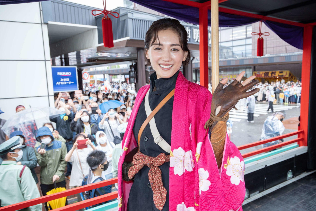 「会津まつり」に参加した綾瀬はるか