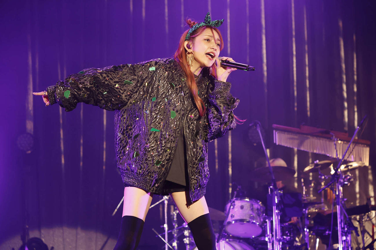 「後藤真希LIVE TOUR 2022『歌ってみた～Songs of You and Me！～』」の最終公演で熱唱する後藤真希
