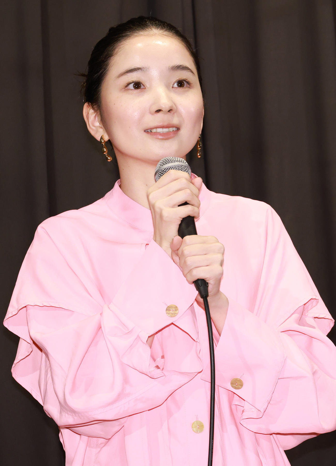 「あの娘は知らない」初日舞台あいさつを行う福地桃子（撮影・中島郁夫）