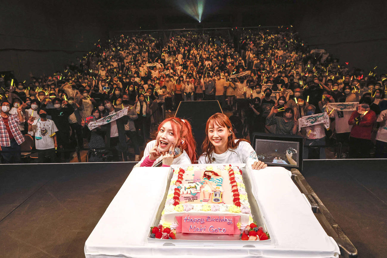 37歳の誕生日を記念した「後藤真希バースデースペシャルイベント～私が37歳になっても～」を行った後藤真希（左）とゲスト出演した藤本美貴