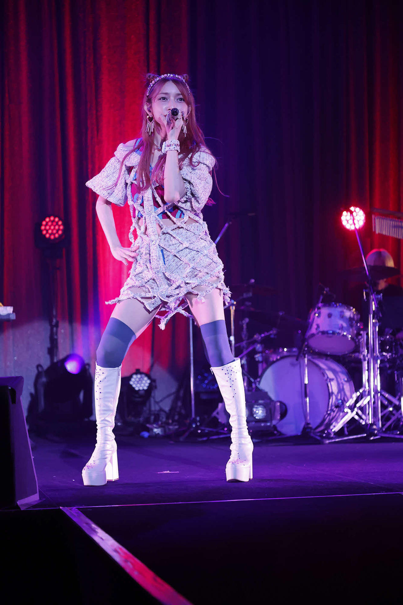 「後藤真希LIVE TOUR 2022『歌ってみた～Songs of You and Me！～』」の最終公演で熱唱する後藤真希