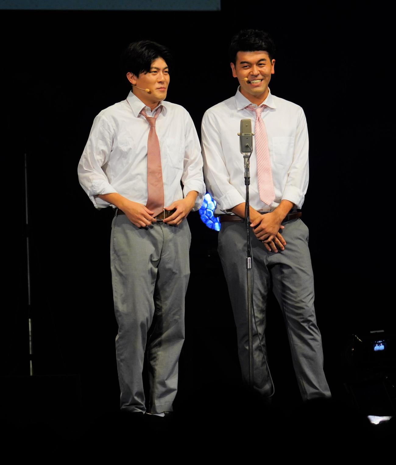 ライブイベント「土佐兄弟の青春文化祭2022～Zったい忘れられない1日をキミに～」を開催したお笑いコンビ、土佐兄弟の有輝（左）と卓也（撮影・佐藤成）