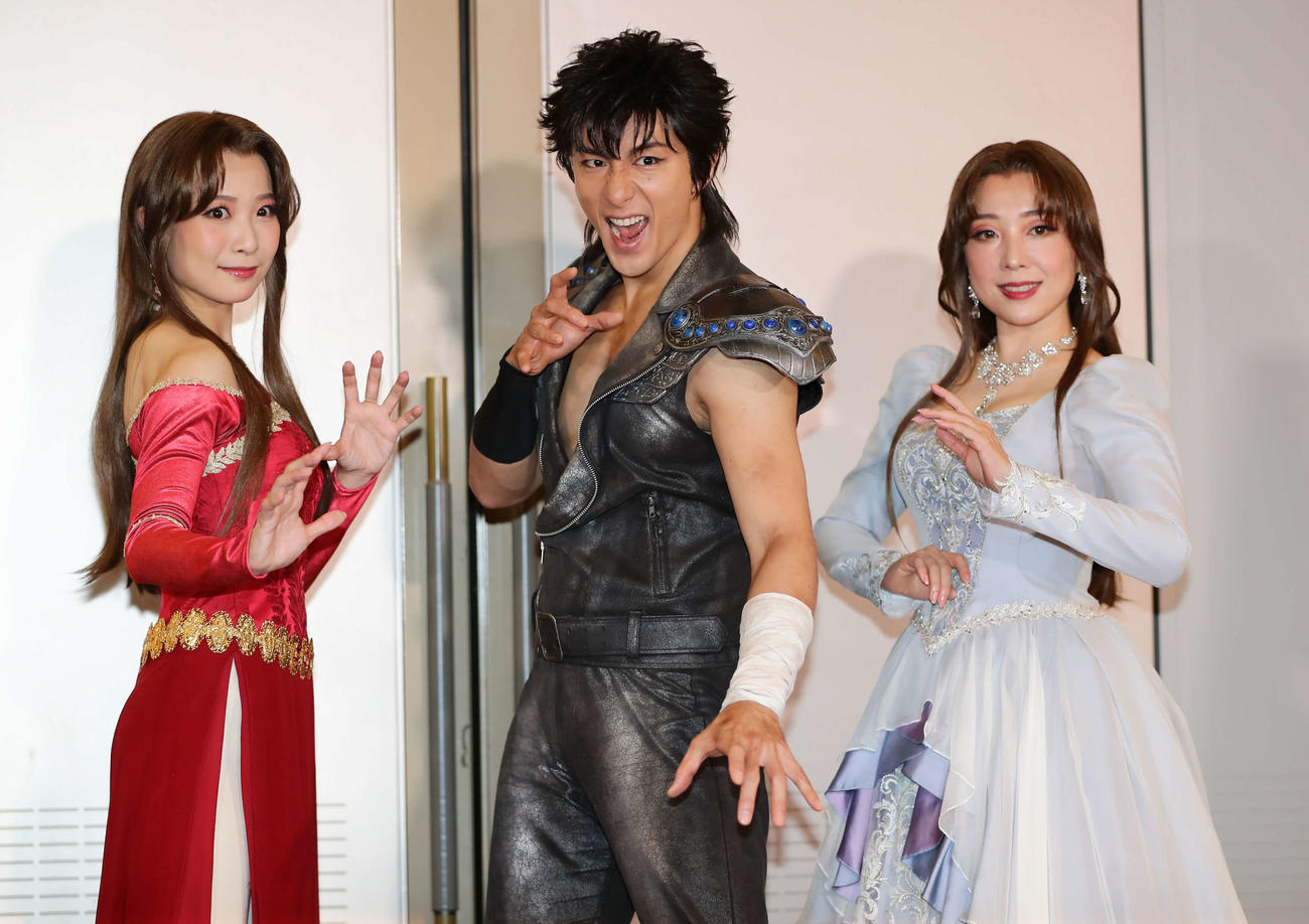 ミュージカル「フィスト・オブ・ノーススター～北斗の拳～」の取材会に出席した左からMay’n、大貫勇輔、平原綾香（撮影・星夏穂）