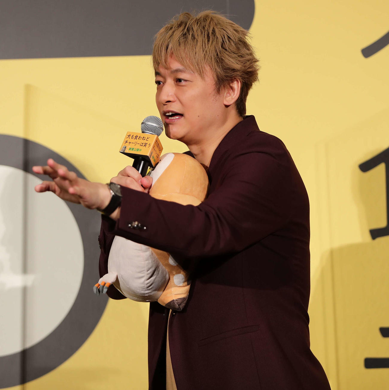 映画「犬も食わねどチャーリーは笑う」の公開記念舞台挨拶に出席した香取慎吾（撮影・星夏穂）