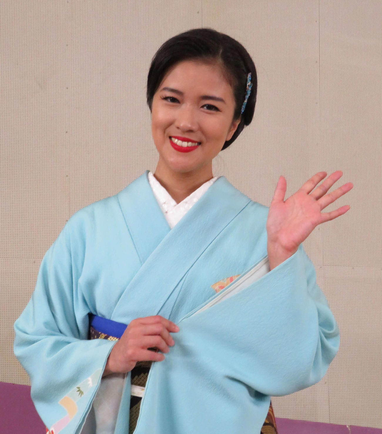 自身曲を対象にしたカラオケ大会を行った出光仁美