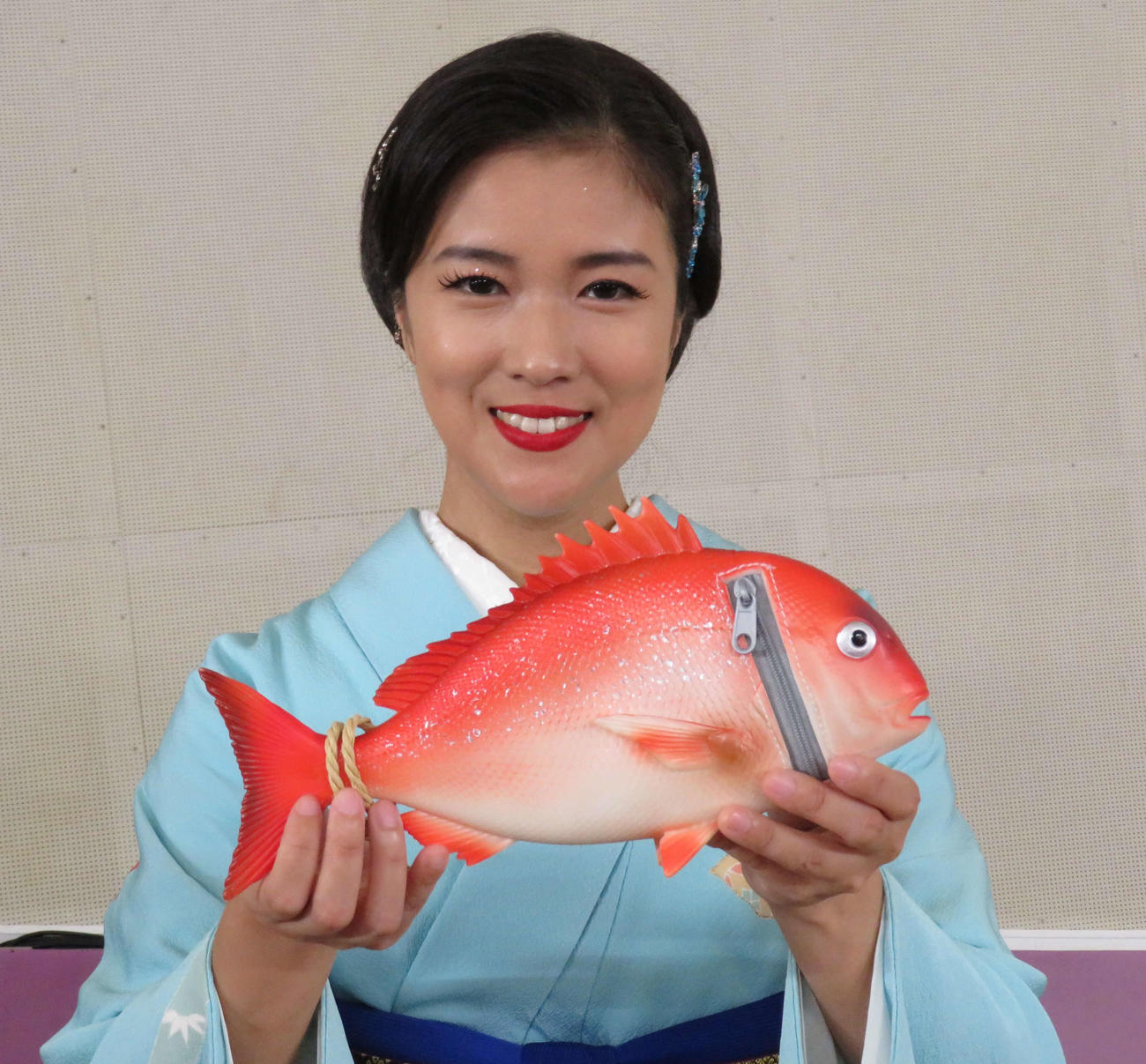 自身曲を対象にしたカラオケ大会を行った出光仁美