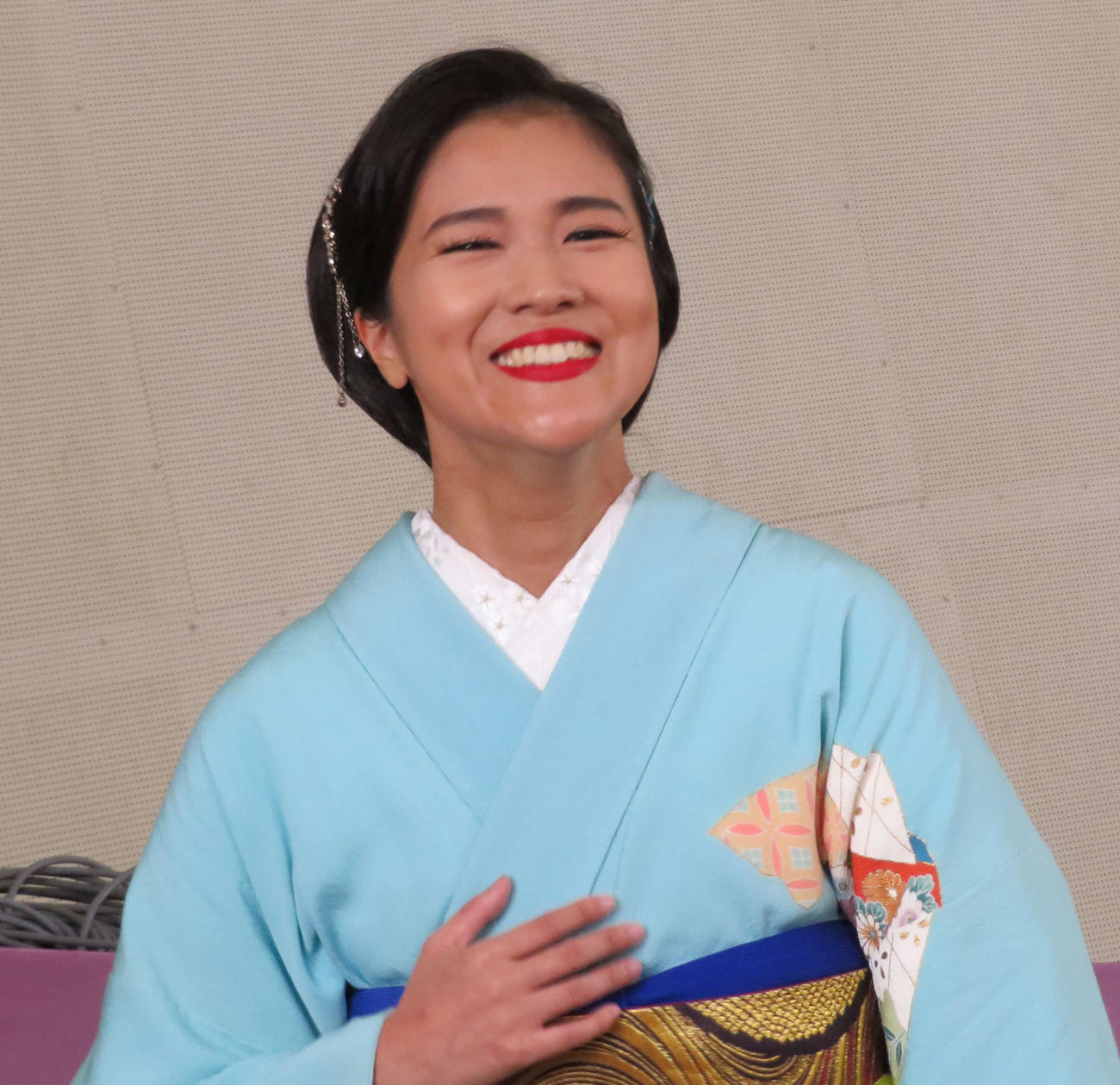 自身曲を対象にしたカラオケ大会を行った出光仁美
