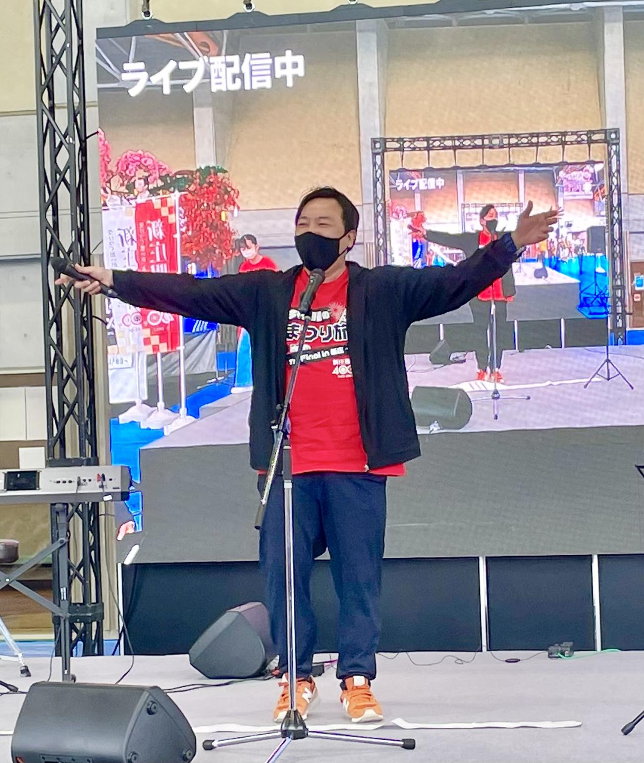 「まつり旅」のテーマ曲「festival journey」を披露する今村翔吾氏