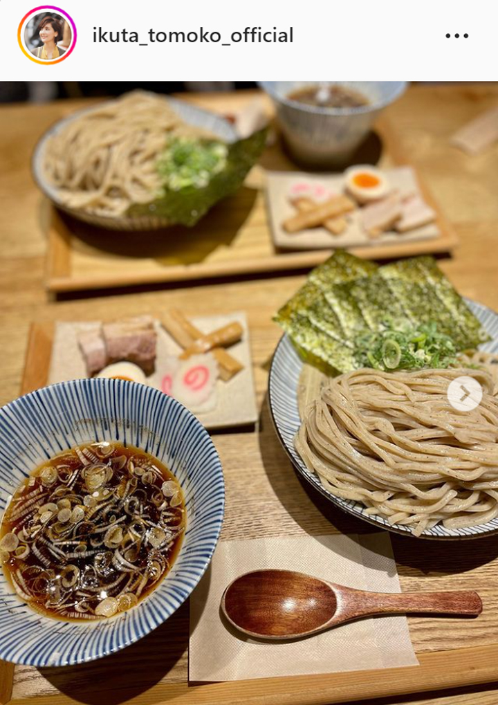 夫の中山雅史氏と訪れた蕎麦屋の様子（生田智子のインスタグラムより）
