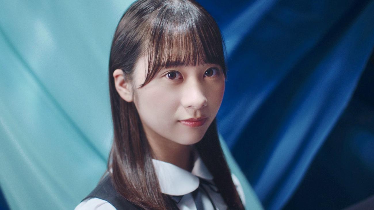 日向坂46 石塚瑶季 「4回目のひな誕祭」オープニング青衣装 ヨリ直筆 日向坂46四期生4人目がお披露目 東京都出身の石塚瑶季18歳 - 坂道