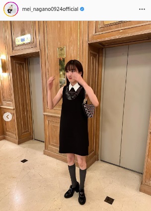 PRADAのファッションショーで着用したモノトーンコーデ姿の永野芽郁（永野芽郁のインスタグラムより）