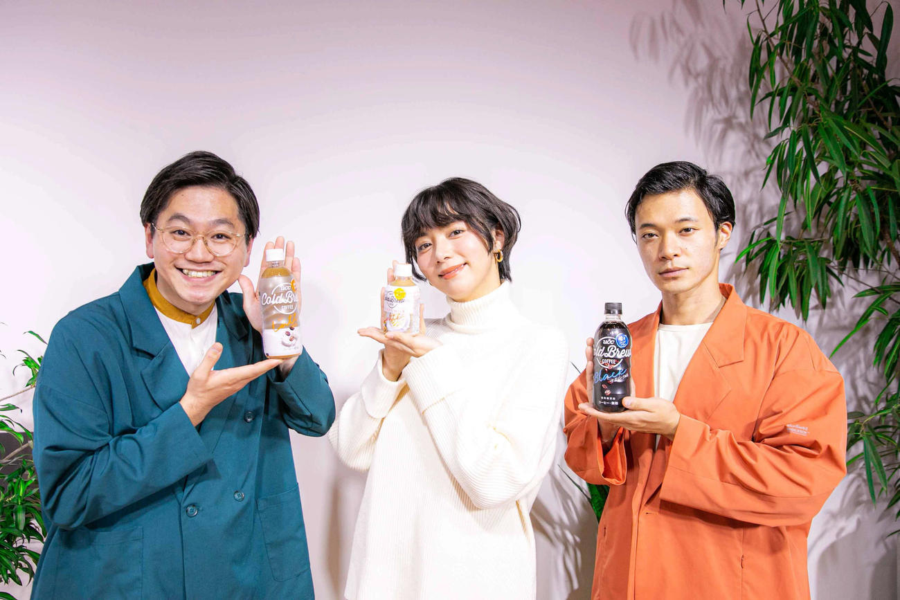 イベントに出演した池田エライザ（中央）と、東京ホテイソン