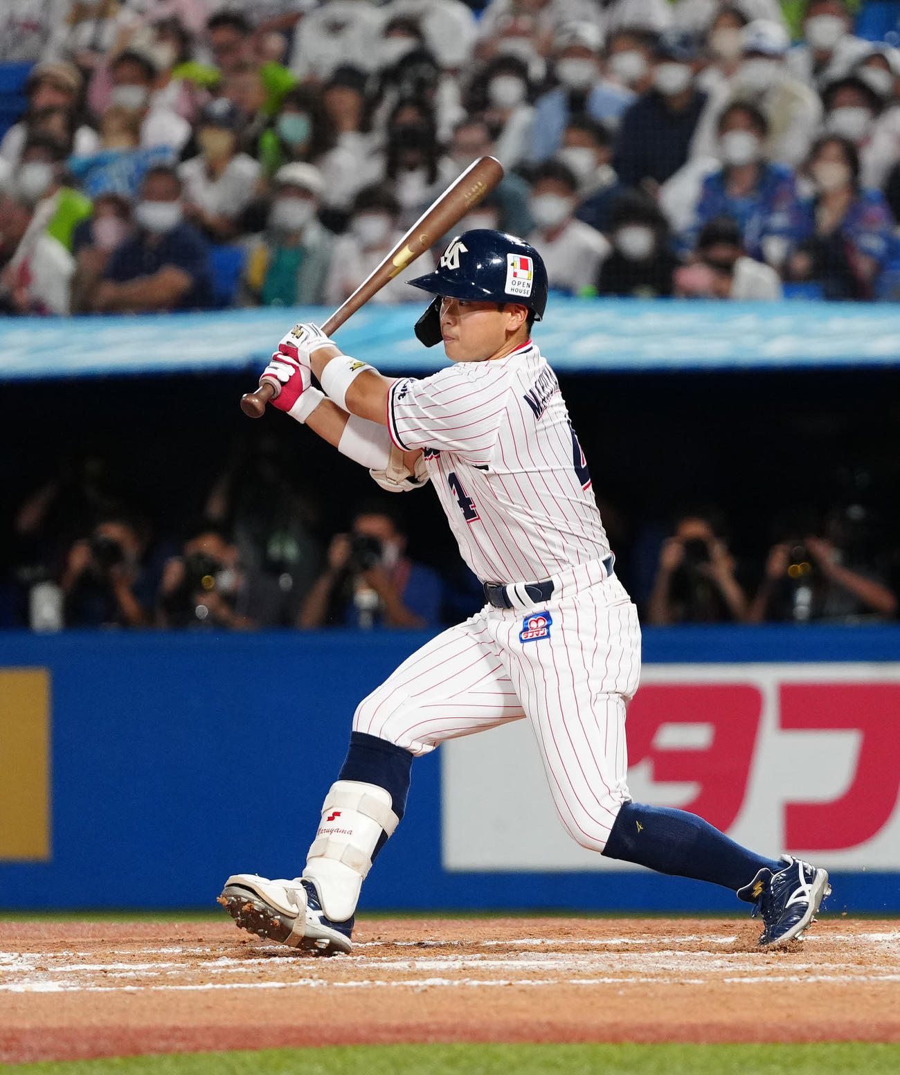 ヤクルト対DeNA 9回裏ヤクルト1死二塁、サヨナラ適時二塁打を放つ丸山和（撮影・江口和貴）