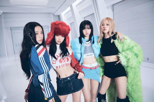 「ビルボード200」で首位に輝いたBLACKPINK。左からJISOO、JENNIE、LISA、ROSE