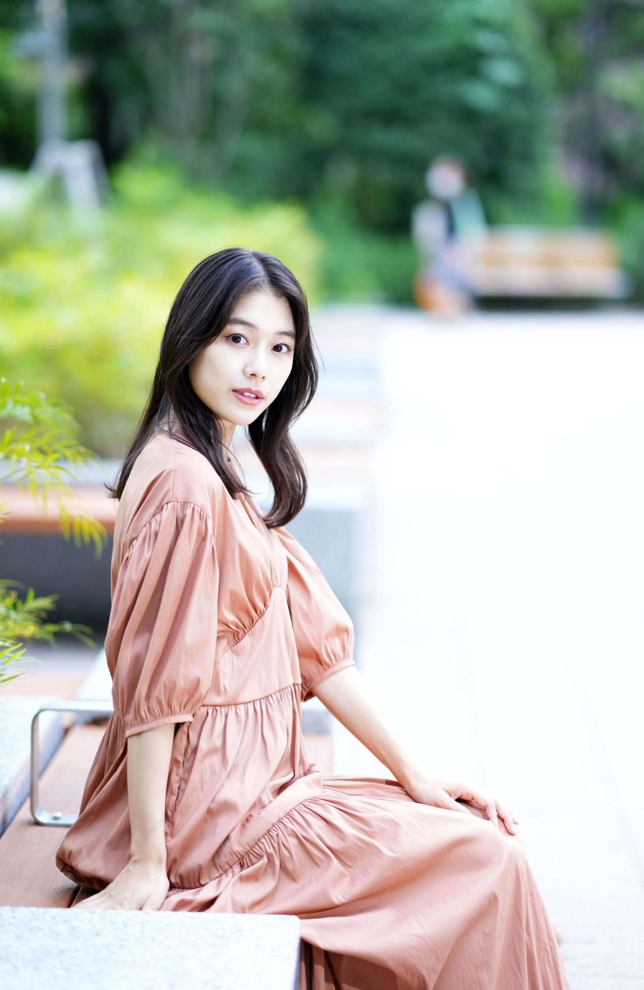 艶やかな表情でカメラを見つめる矢崎希菜さん、透き通るような透明感がとても印象的でした（撮影・横山健太）