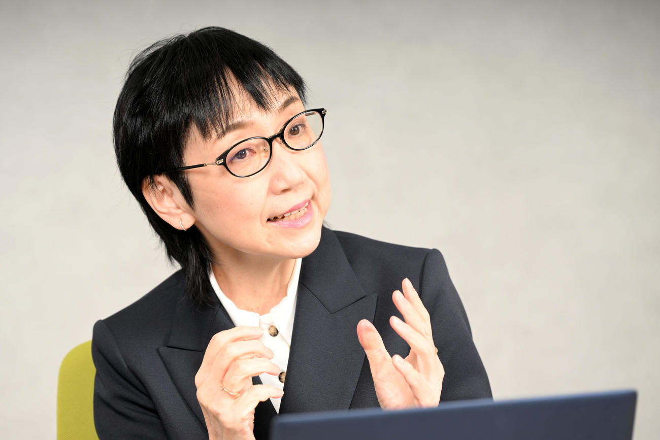 インタビューに応じるTVerの若生伸子社長（撮影・滝沢徹郎）