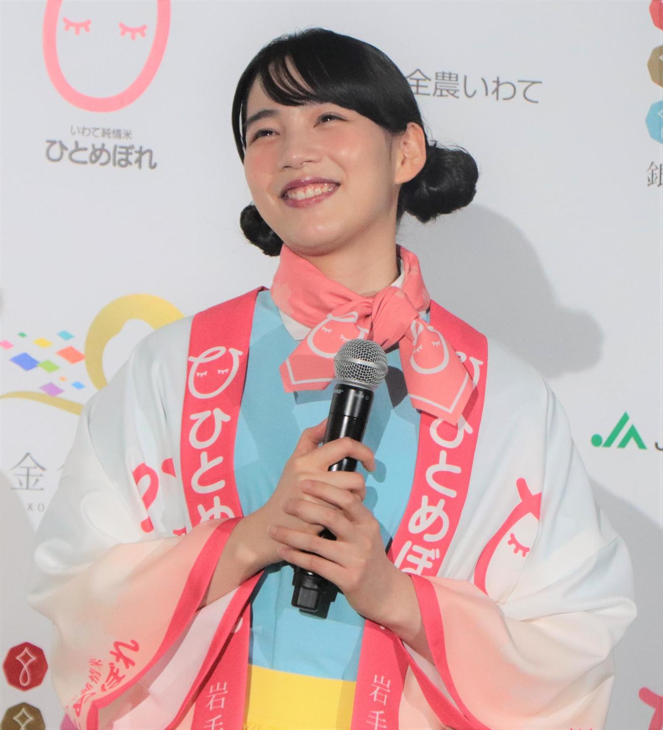 「2022『いわて純情米』新CM発表イベント」に登壇し笑顔を見せるのん（撮影・藤塚大輔）