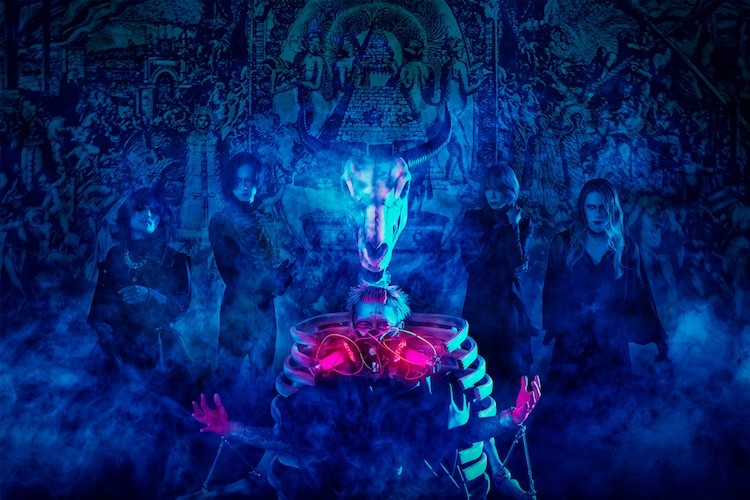 写真集発売記念イベントでメンバーがファンと直に交流するDIR EN GREY