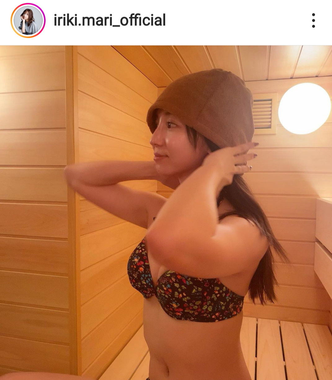 サウナを楽しむ入来茉里（インスタグラムから）