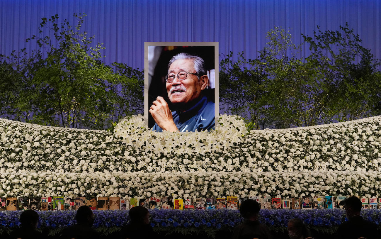 「劇画家さいとう・たかを　お別れの会」のさいとう・たかをさんの祭壇（撮影・鈴木みどり）