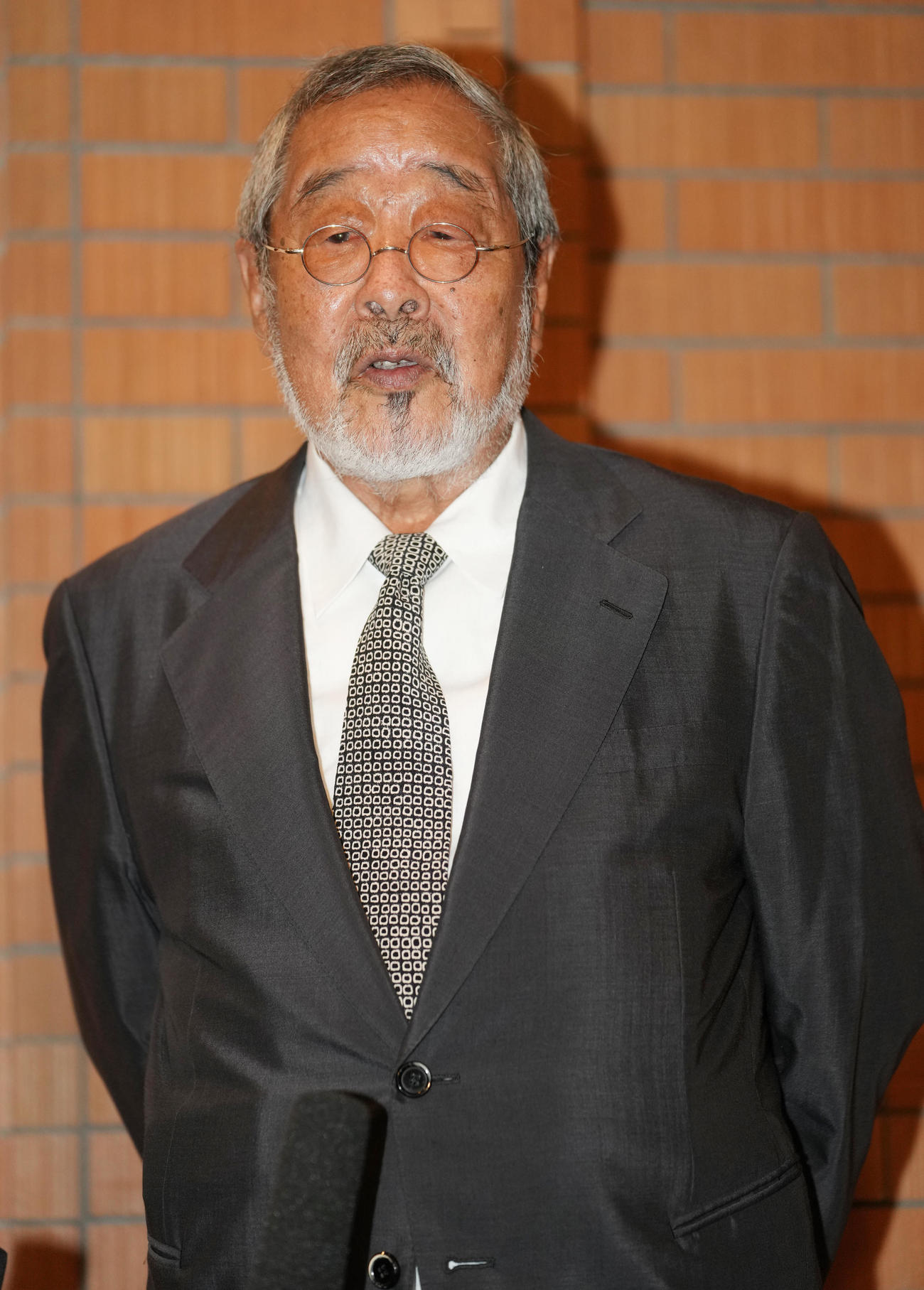 「劇画家さいとう・たかを　お別れの会」の後、囲み取材に応じる北見けんいち氏（撮影・鈴木みどり）