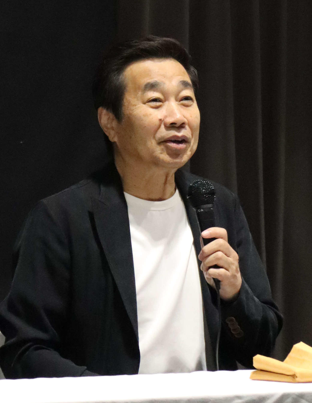 劇団スーパー・エキセントリック・シアターの公演「堕天使たちの鎮魂歌～夢色ハーモニーは永遠に～」の取材会を行った三宅裕司