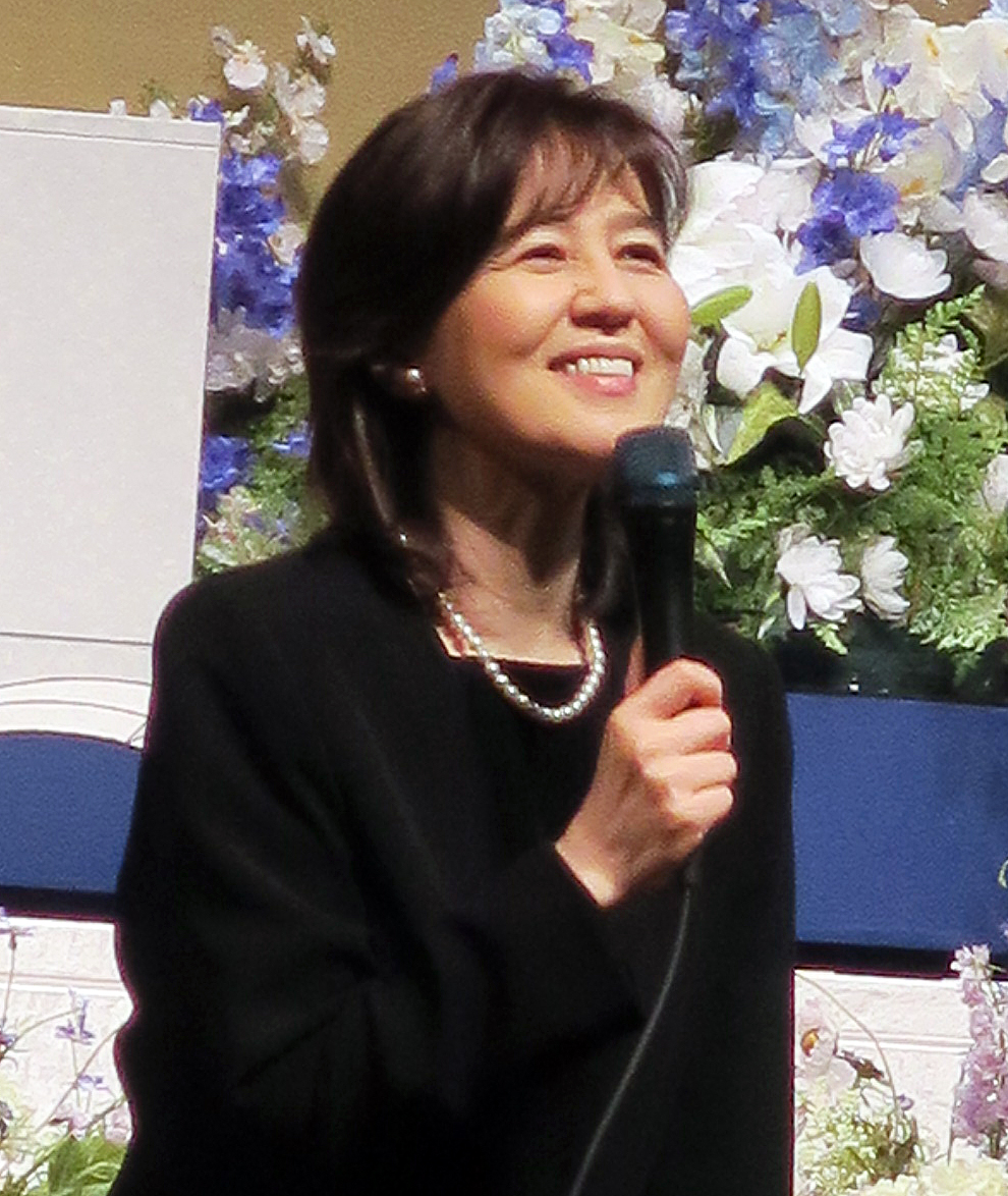 主演舞台「きっとこれもリハーサル」が初日を迎え、意気込みを語る石野真子