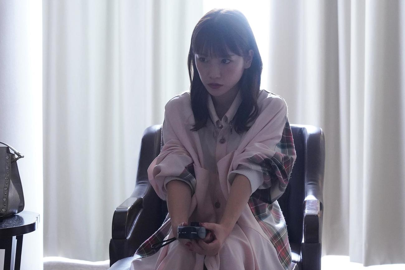 ヒロインのデートクラブ嬢・ナミを演じる川栄李奈（C）フジテレビ