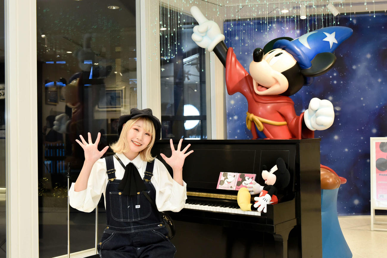 ディズニーの名曲をアレンジしたアルバム「ディズニー・ハッピー・ピアノ・チューンズ」発売記念イベントを行ったポップピアニストのハラミちゃん（C）Disney