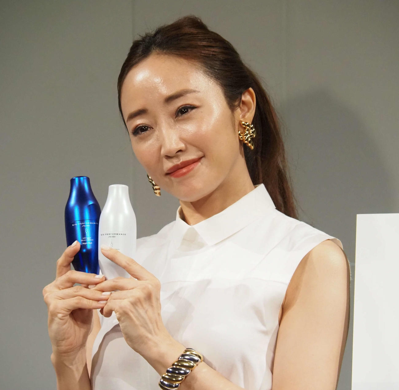 「SHISEIDO　ビオパフォーマンス　スキンフィラー」発売記念イベントに出席した神崎恵（撮影・遠藤尚子）