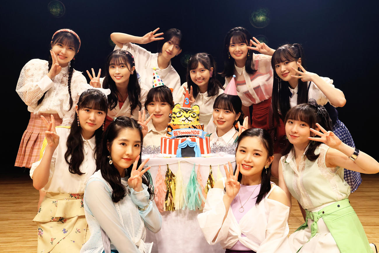 メジャーデビュー3周年記念ライブを行ったBEYOOOOONDS