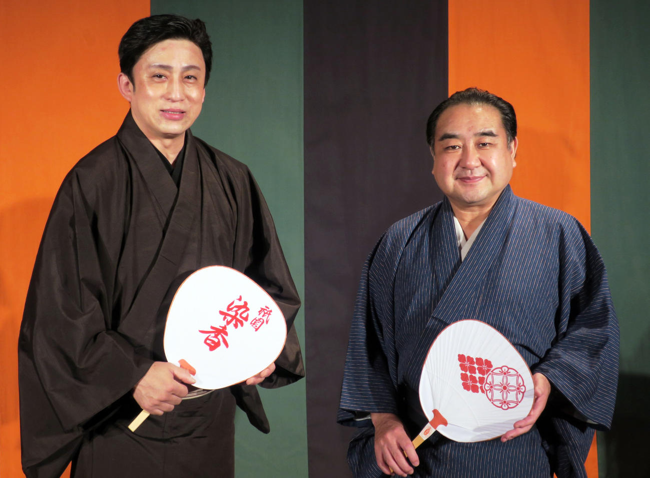 歌舞伎座「芸術祭十月大歌舞伎」第2部「祇園恋づくし」取材会で。左から、松本幸四郎、中村鴈治郎