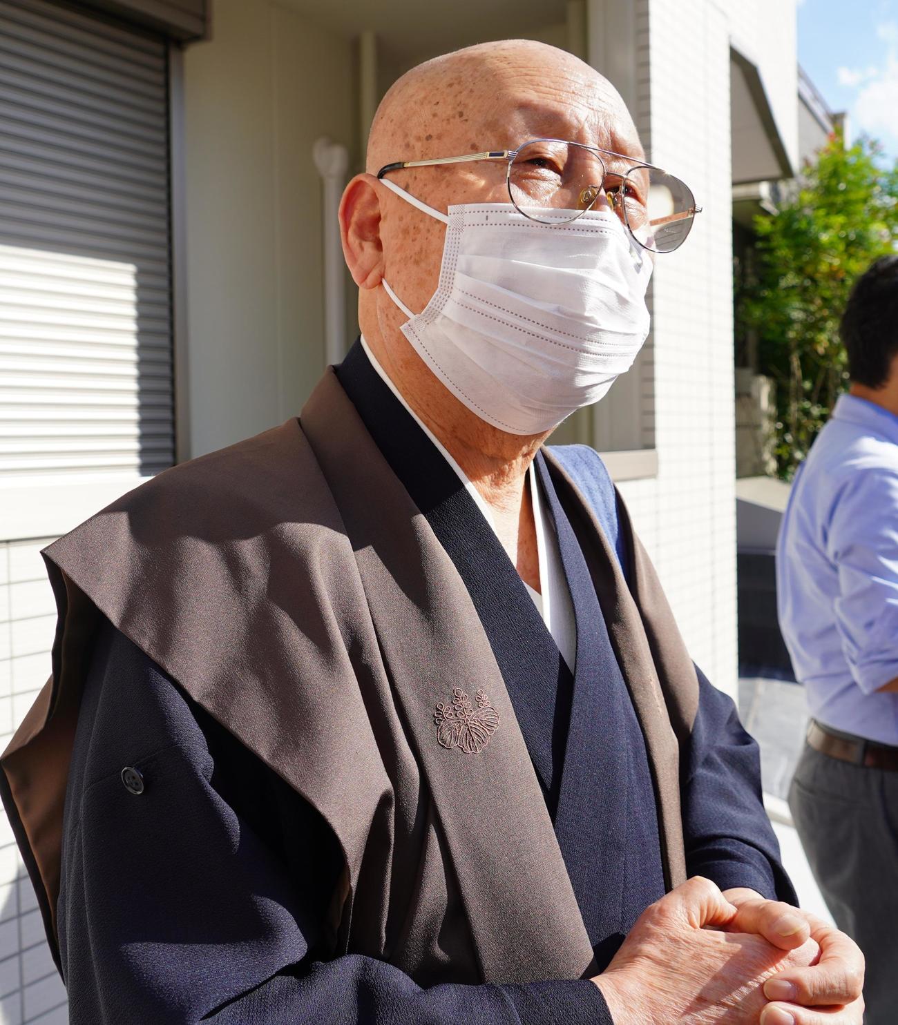 落語家三遊亭円楽さんを弔問した群馬・前橋にある釈迦（しゃか）尊寺の住職・山崎奎一さん（撮影・佐藤成）